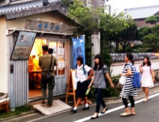 〈お知らせ〉0135:@1607161852「貝寄せ館」前・「サマーナイトインふくつ2016」004.jpg